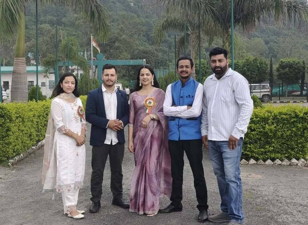 अर्की के होनहार, कार्यक्रम को सफल बनाने के लिए पूरी टीम का दिल से आभार... आप सभी के सहयोग के बगैर यह कार्यक्रम होना नामुमकिन था...कमलेश जी, अंकुश जी, काजल जी , ऋतिक जी , सचिन जी और NFCI सोलन से आई टीम का दिल से आभार... और इतनी संख्या में पधारे गणमान्य अतिथि गण और स्कूलों से आए सभी छात्र छात्राएं... प्रधानाचार्य, अध्यापक गण और अभिभावकों का भी दिल से आभार...