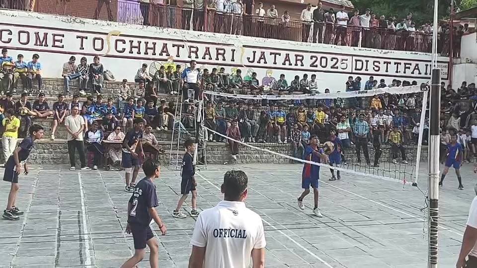 अंडर 14 खंड स्तरीय प्रतियोगिता में वॉलीबॉल में सीनियर सेकेंडरी स्कूल खणी और चन्हौता के बीच फाइनल
वालीबॉल मैच लाइव