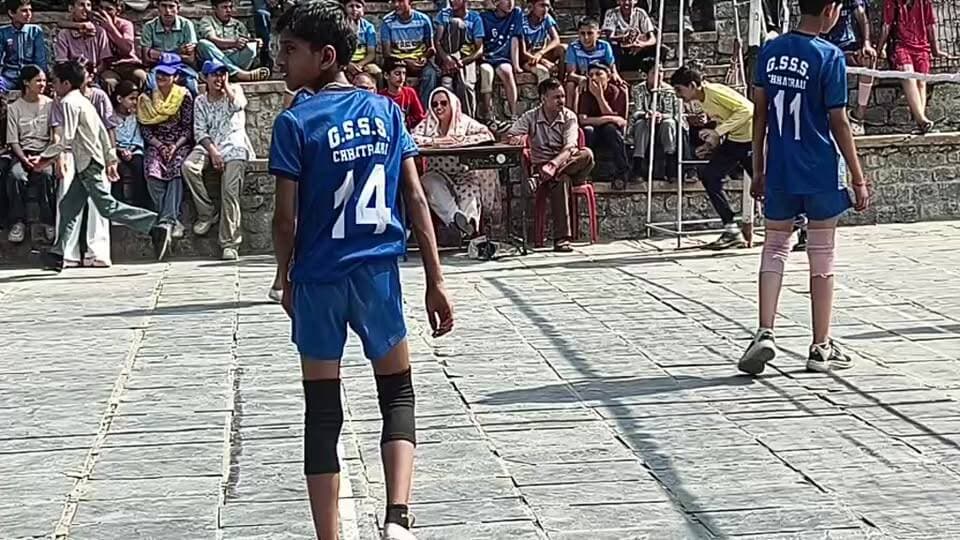 सीनियर सेकेंडरी स्कूल खणी होली को हराकर वालीवाल फाइनल में
अंडर 14 खेलकूद प्रतियोगिता
सीनियर सेकेंडरी स्कूल छतराडी और सीनियर सेकेंडरी स्कूल चन्हौता के 2nd सेमी फाइनल वालीबॉल मैच लाइव