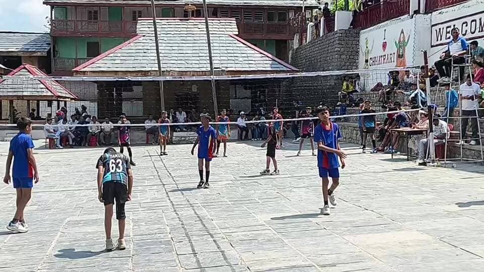 आदर्श पब्लिक विद्यालय होली और सीनियर सेकेंडरी स्कूल चन्हौता के बीच वालीबॉल मैच लाइव
