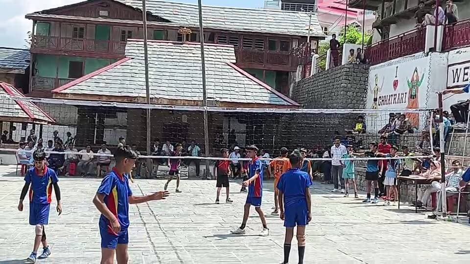 आदर्श पब्लिक विद्यालय होली और सीनियर सेकेंडरी स्कूल चन्हौता के बीच वालीबॉल मैच लाइव