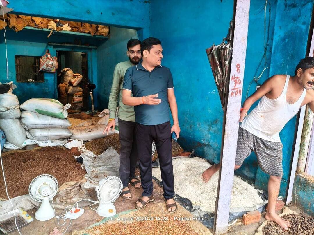 बिरसिंहपुर तहसीलदार शैलेन्द्र शर्मा ने बिरसिंहपुर के वार्ड क्र 2,3 व 8,9 जैसे वार्डों का सघन निरीक्षण किया व्यापारियों के दुकानों में भी जाकर देखें बारिश से भारी तबाही सामने आई है तहसीलदार ने लोगों को हर संभव मदद का भरोसा भी दिया