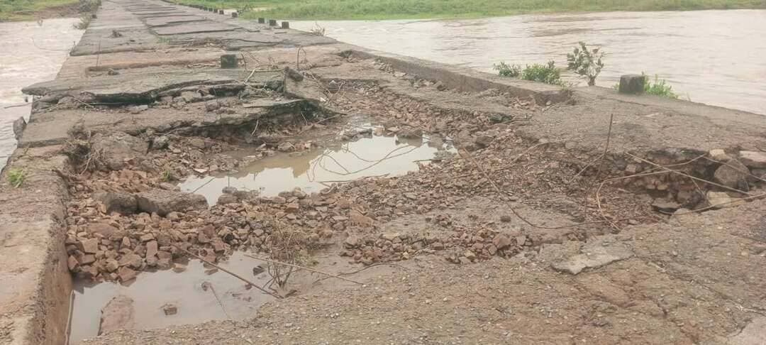 चित्रकूट। मझगवां- पहाड़ीखेरा मार्ग में चकरा और चहला नाला दोनो के रपटा टूटे, आवागमन में आएगी बाधा, तेज बारिश में क्षतिग्रस्त हुए रपटे।