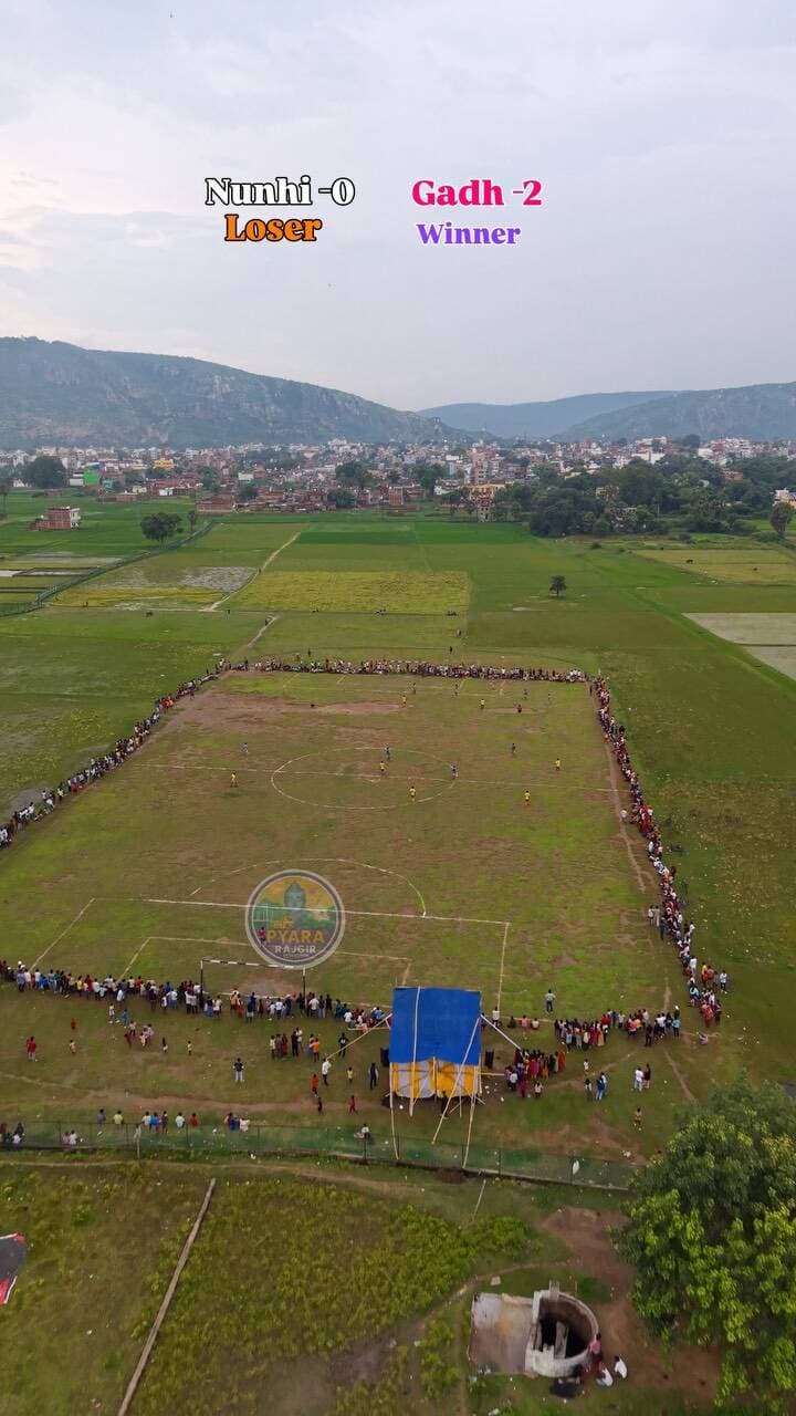 आज अपने राजगीर के पण्डितपुर के कृषि मैदान में,युवा शक्ति विकास मंच के द्वारा आयोजित फुटबॉल की फाइनल प्रतियोगिता में नुन्ही के टीम और गढ़ के खिलाड़ी द्वारा काफ़ी रोमांच रहा,जिसमे गढ़ के खिलाड़ी के द्वारा अपने नाम के ख़िताब दर्ज किया 0-2 से ..🥰 #pyararajgir #football #rajgir
