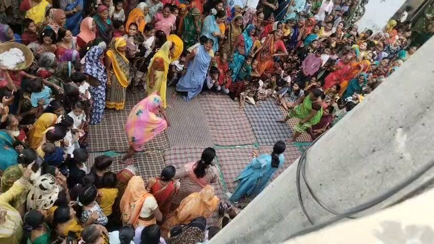 हमीरपुर - अंग्रेजों से लड़ने को सीखी कुश्ती, अब तक दंगल पर परंपरा, बहू-बेटियां दर्शक*