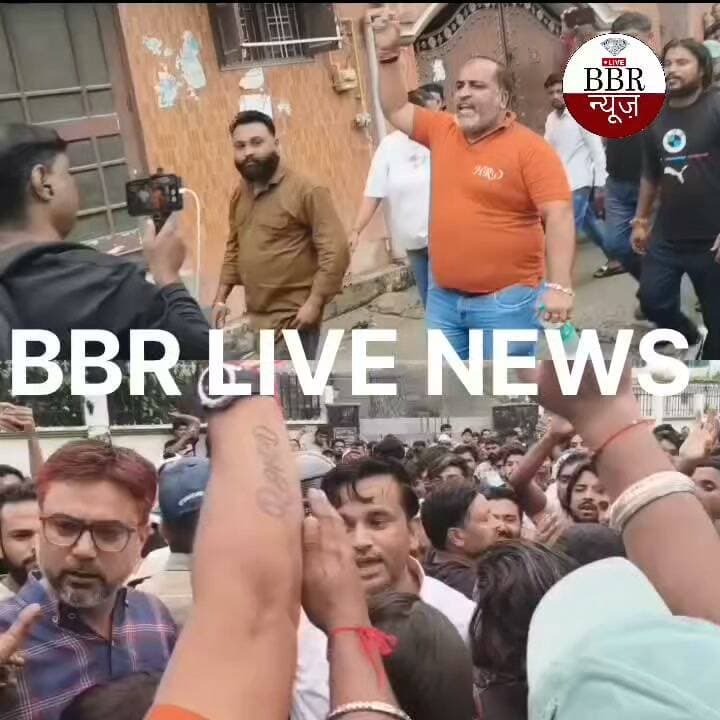 हिन्दू रक्षा दल के प्रदेश अध्यक्ष ललित शर्मा पहुंचे करगी ग्रांट..देखिए पूरी खबर....
#DEHRADUN #UTTRAKHAND #BBR #LIVE #UTTRAKHAND #NEWS