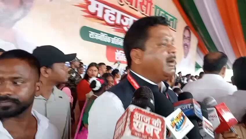 परिसीमन के खिलाफ गूंजा विरोध, आरक्षित सीटें कम करने का लगाया आरोप:
राजेश कच्छप विधायक खिजरी की सुने