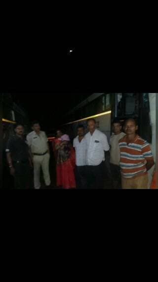 आधी रात में महिला के लिए मददगार बनी रीठी पुलिस, डायल 112 ने सुरक्षित घर पहुंचाया कुम्हारी नदी में रास्ता बंद होने से फंसी थी महिला, रात 11:30 बजे बड़गांव पहुंचकर मांगी पुलिस से मदद