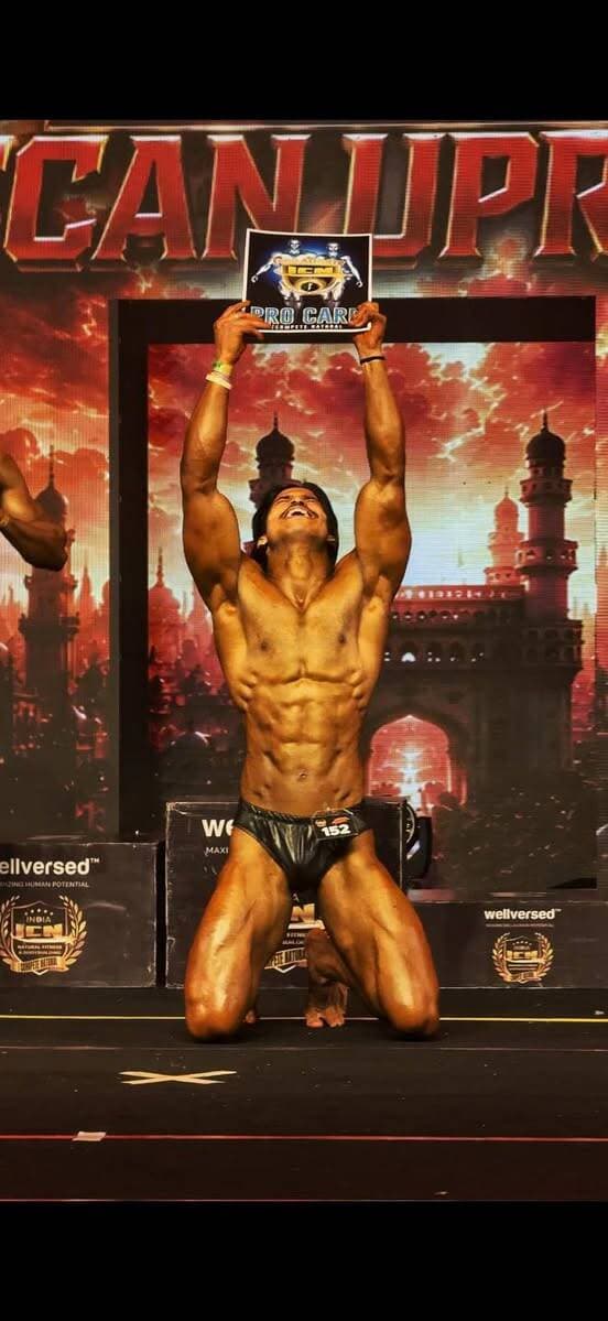 तस्वीर देख रहे हैं ये विदेश का युवक नहीं हमारे लोहरदगा का है बेटा है 🌹👍बहुत जल्द दुबई में प्रतिनिधित्व करते देखा जाएगा।