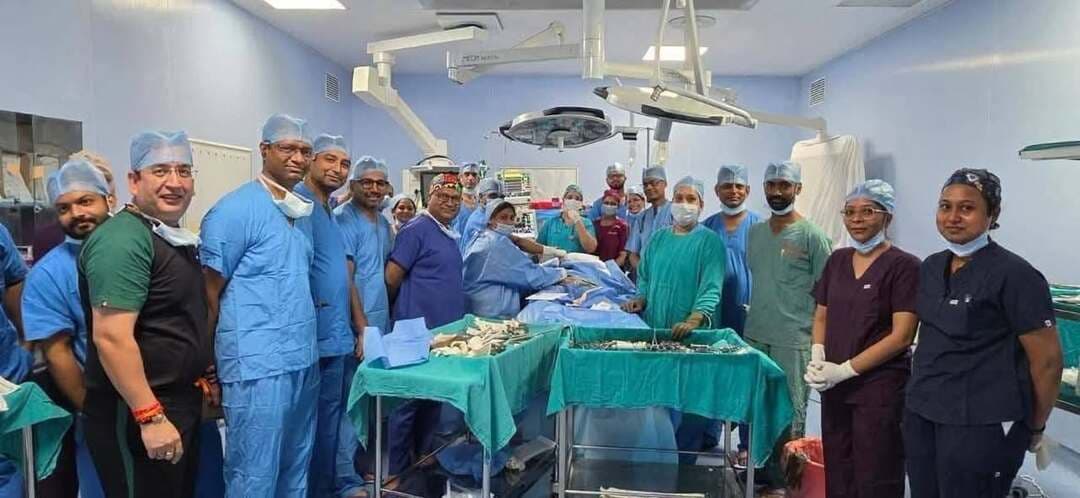 ग्वालियर चंबल के लिए बड़ी सफलता......
ग्वालियर के शासकीय चिकित्सीय संस्थान गजराराजा चिकित्सा महाविद्यालय एवं सुपर स्पेशलिटी हॉस्पिटल की टीम द्वारा पहली बार सफल किडनी ट्रांसप्लांट की ऐतिहासिक उपलब्धि प्राप्त की
यह सफलता न केवल चिकित्सा क्षेत्र में ग्वालियर का नाम रोशन करेगी, बल्कि प्रदेश के मरीजों के लिए आशा की नई किरण बनेगी। इस जटिल ऑपरेशन को सफल बनाने वाले सभी सम्मानित चिकित्सकों, नर्सिंग स्टाफ एवं पूरी टीम का यह समर्पण और सेवा भाव अत्यंत सराहनीय है...
@highlight @followers
#gwalior #morena #NarendraSinghTomar #BharatSinghKushwah