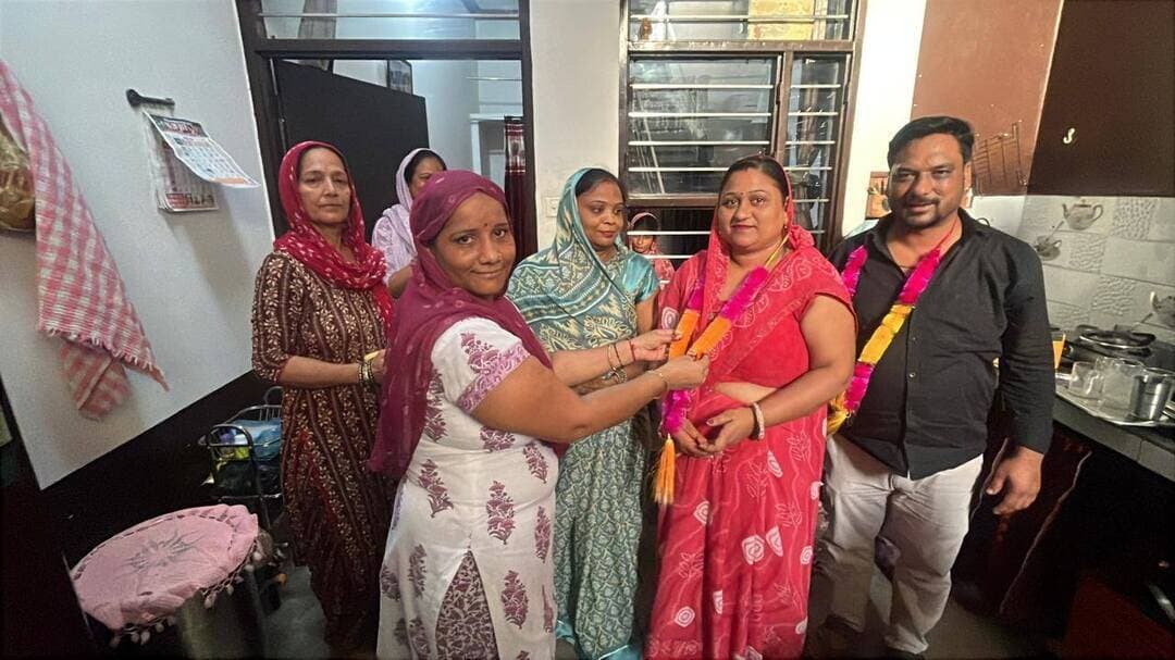 वार्ड नम्बर 15 में महिलाओ ने मोनिका गर्ग को दिया समर्थन
सभी बहनों माताओं का दिल से आभार
मोनिका आप सभी के विश्वास पर 100% खरा उतरेगी ये हमारा वायदा है