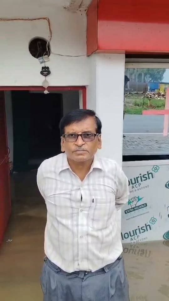 #मड़िहान में घरों में पानी घुसने से परेशान लोगों ने बताया कि #मकान पर मंडरा रहा #खतरा.....
#todaymirzapur
#mirzapurnews
#LocalNews
#मिर्जापुर #मड़िहान
#DMmirzapur