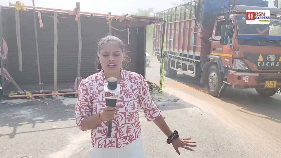 हिसार कैंट पर टायर फटने से पलटा भारी भरकम ट्रक !