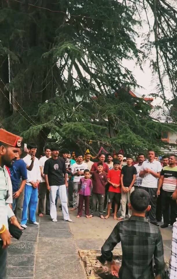देखिए 84 मंदिर का अद्भुत नजारा, भोलेनाथ की भक्ति में मगन हुए शिवभक्त! हर-हर महादेव के जयकारों से गूंजा परिसर #84मंदिर #शिवभक्ति #भोलेनाथ #हरहरमहादेव #मणिमहेशयात्रा #शिवभक्त #चंबा #भरमौर #HimachalPradesh #EkNazarHimachalNews