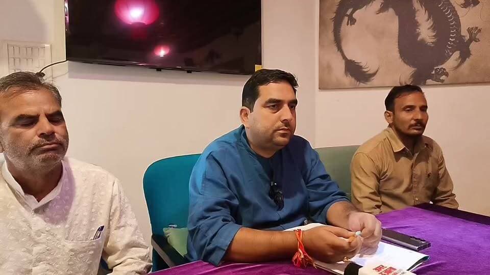 LIVE: IIT मंडी के कमांद कैंपस का एक्सटेंशन सेंटर पालमपुर में बनाने का दरंग में विरोध, समाजसेवी एवं अधिवक्ता उदयनंद शर्मा व अन्य दे रहे जानकारी