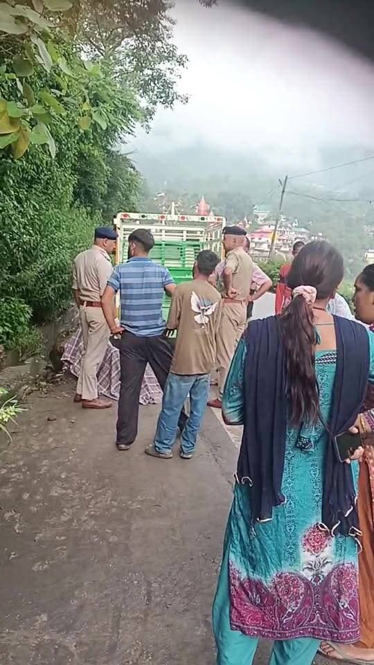 चंडीगढ़ मनाली नेशनल हाईवे पर
पडोह के पास नाली में मिला शव..तारा चन्द सुपुत्र स्व जिंदु राम अप्पर पडोह सदर मंडी के रूप में पहचान हुई है.. रिपोर्टर देशराज ठाकुर