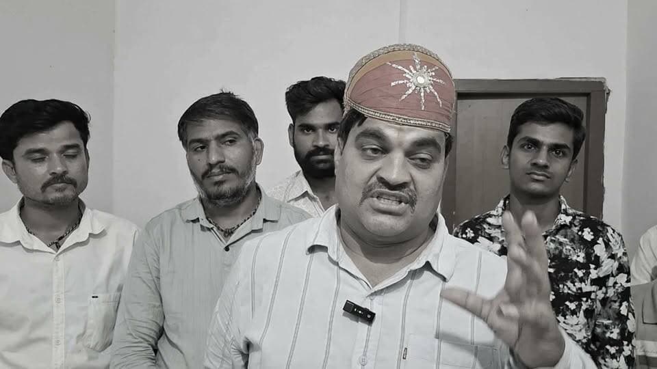 पालीवाल समाज की अनोखी सेवा, वीरों का मठ में महाप्रसादी का आयोजन, उमड़ी भीड़
.
#Paliwalsamaj #Verokamath #Jaivardhannews