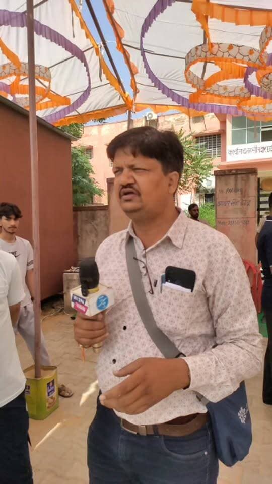 बिसाऊ में फार्म भरने के लिए चहल पहल
#tharkiawaazajay #bissau #BJP #Congress #live Kunj Bihari Birmiwala Thar ki Awaaz AJAY Basant Kumar Chejara Indian National Congress - Rajasthan BJP Rajasthan Rita Choudhary