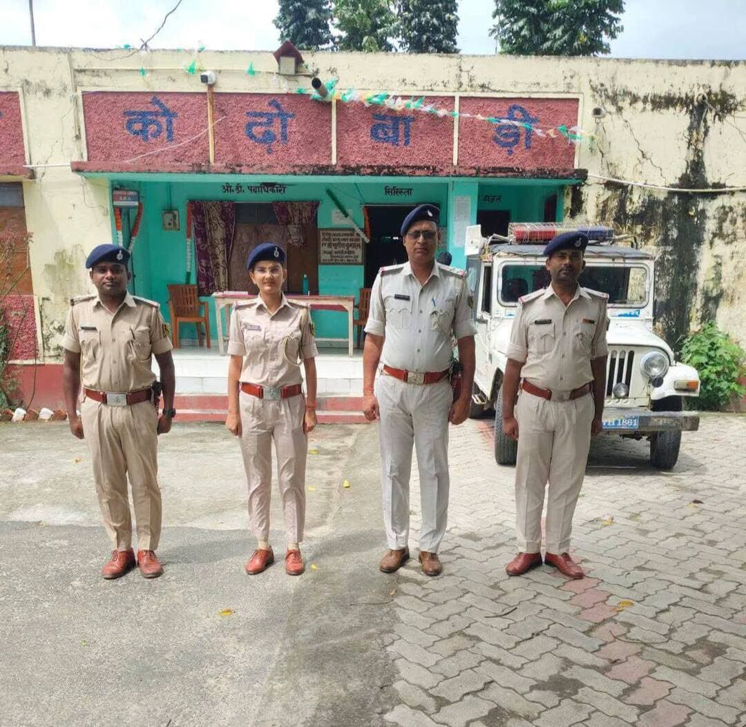 पुलिस अधीक्षक, किशनगंज के निर्देशानुसार जिला के सभी थानों में प्रतिदिन रोल कॉल (Roll Call) की प्रक्रिया अनिवार्य रूप से की जा रही है। इसका मुख्य उद्देश्य पुलिस बल को अपडेट रखना, उनकी समस्याओं को सुनना और दिनभर के कार्यों की रूपरेखा तैयार करना है।