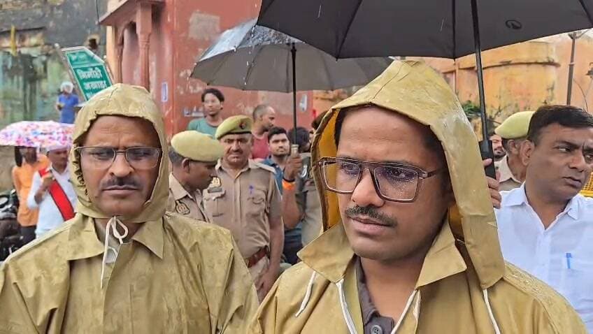 #चित्रकूट बाढ़ अपडेट
राहत बचाव कार्यों के लिए व्यापारियों आये
सुनिये जिलाधिकारी ने क्या कहा #live