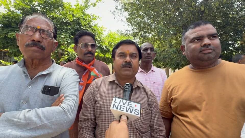 भाजपा परबतसर नगर पालिका के चुनाव प्रभारी महेंद्र सिंह जी मंझेवाला और बीजेपी के वर्तमान व पूर्व शहर अध्यक्ष ने मीडिया के सामने क्या कहा, सुनिए।