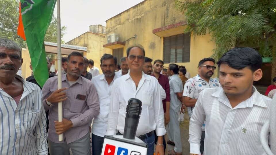 नगरपालिका चुनाव को लेकर आज नामांकन का आखिरी दिन रहा। कांग्रेस पार्टी की ओर से कई प्रत्याशियों ने अपना नामांकन दाखिल किया। इस दौरान जो प्रत्याशी हमारे सामने आए और जिन्होंने मीडिया के सामने अपनी बात रखी, उन्हीं से हमने बातचीत की। सुनिए, आखिर इन प्रत्याशियों ने चुनाव और अपने वार्ड को लेकर क्या कहा।