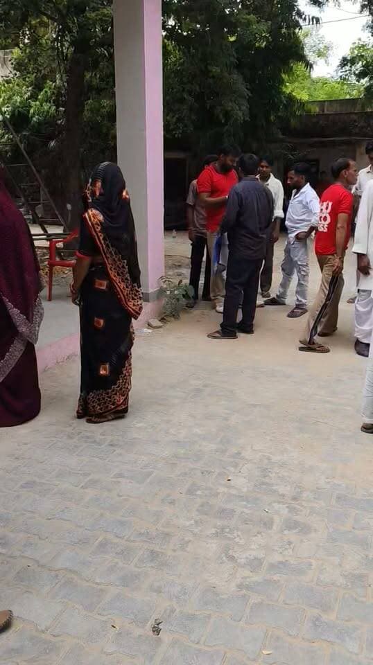 बहरोड़ पंचायत समिति में बर्डोद नगरपालिका के लिए नामांकन पत्र जमा करवाने के लिए प्रत्याशी व उनके समर्थक