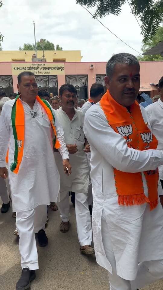 भाजपा ने उपखंड अधिकारी को सौंपी नामांकन सूची