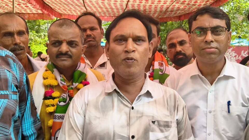 #बारां
बारां-नगर निकाय चुनाव 2026,
अटरू नगर निकाय चुनाव को लेकर कांग्रेस ने सौंपे सिंबल,
25, वार्डो के लिए अपने प्रत्याशियों के नाम किए जारी,, कांग्रेस नगर अध्यक्ष दिनेश नैनीवाल क्या बोले.....?
शहर कांग्रेस बारां #बारांकांग्रेस #कांग्रेस #कांग्रेसपार्टी