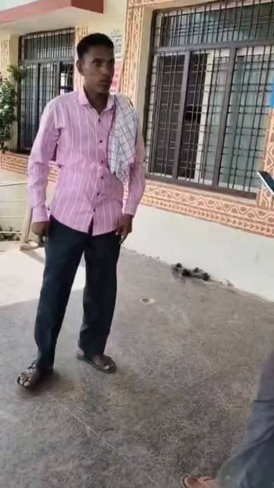 हॉस्पिटल से डॉक्टर ओर स्टाफ नदारत मरीजों और परिजनों को हंगामा रघुनाथपुर का मामला #श्योपुर