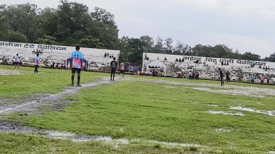 ⚽🏆 फाइनल मुकाबला LIVE | हजारीबाग बनाम रामगढ़ 🏆⚽
प्रमंडल स्तरीय तीन दिवसीय खेल महोत्सव हजारीबाग-2026 के तहत पुरुष वर्ग फुटबॉल का रोमांचक फाइनल मुकाबला आज हजारीबाग 🆚 रामगढ़ के बीच खेला जा रहा है। 🔥
कौन बनेगा चैंपियन? 🏆 Comment में बताएं कौन बनेगा Champion 🏆
मैदान पर खिलाड़ियों का जोश, जुनून और शानदार खेल प्रदर्शन देखने के लिए जुड़े रहिए LIVE! ⚽💪
📍 हजारीबाग | खेल महोत्सव-2026
🎥 सीधा प्रसारण LIVE
#Hazaribagh #Ramgarh #FootballFinal #Hazaribagh2026 #KhelMahotsav2026 #FootballMatch #FinalMatch #JharkhandSports #SportsFestival #Football #HazaribaghSports #LiveMatch #खेल_महोत्सव #फुटबॉल_फाइनल #हजारीबाग #रामगढ़