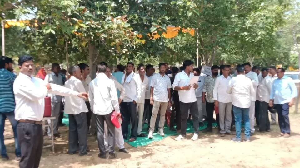बुहाना नगरपालिका: नामांकन का आखिरी दिन, प्रत्याशियों ने भरे फॉर्म
राजस्थान नगर निकाय चुनाव 2026 के तहत बुहाना नगरपालिका में नामांकन दाखिल करने का आखिरी दिन सोमवार (31 अगस्त) रहा। प्रत्याशियों ने रिटर्निंग अधिकारी के समक्ष नामांकन पत्र जमा किए।