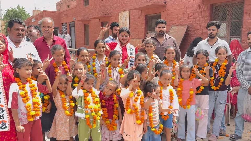 नारायण रंगा का बड़ा सियासी दांव! पत्नी वार्ड 8 और पुत्रवधू वार्ड 7 से कांग्रेस प्रत्याशी | Pokaran Election 2026
#PokaranElection2026 #Pokaran #PokaranNews #NagarPalikaElection #RajasthanElection #Congress #NarayanRanga #CongressCandidate #Ward8 #Ward9 #MunicipalElection #PokaranPolitics #JaisalmerNews #RajasthanNews #TharChronicle