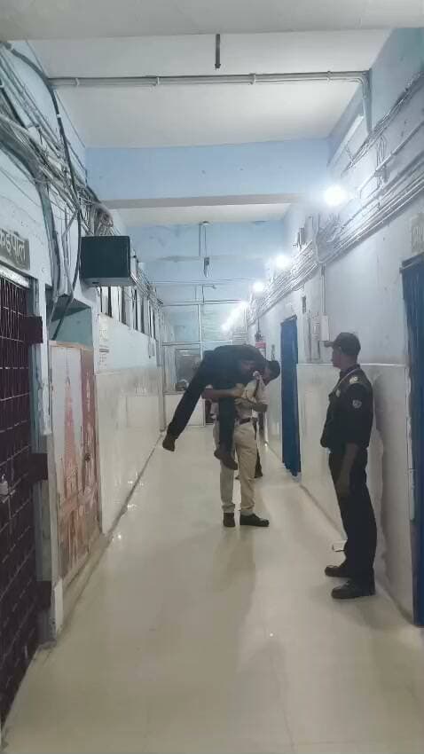 जिला अग्निशमन पदाधिकारी गया के अध्यक्षता में सहायक जिला अग्निशमन पदाधिकारी , सहायक अनुमंडल अग्निशमन पदाधिकारी तथा अग्निशमन कर्मियों के द्वारा अनुग्रह नारायण कॉलेज अस्पताल गया जी में मॉक ड्रिल एवं जन जागरूकता का कार्यक्रम किया गया जिसमें पेशेंट, हॉस्पिटल स्टाफ, सिक्योरिटी स्टाफ को आग से बचाव एवं आपात स्थिति से निपटने के लिए जागरूक किया गया।