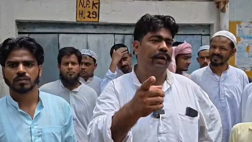 कुर्तीजाफरपुर पहुंचे मुनव्वर अली मुर्गा, फिर चुनावी मैदान में उतरने का किया ऐलान
#खबरेंअभीतक #KhabareAbhiTak #MauNews