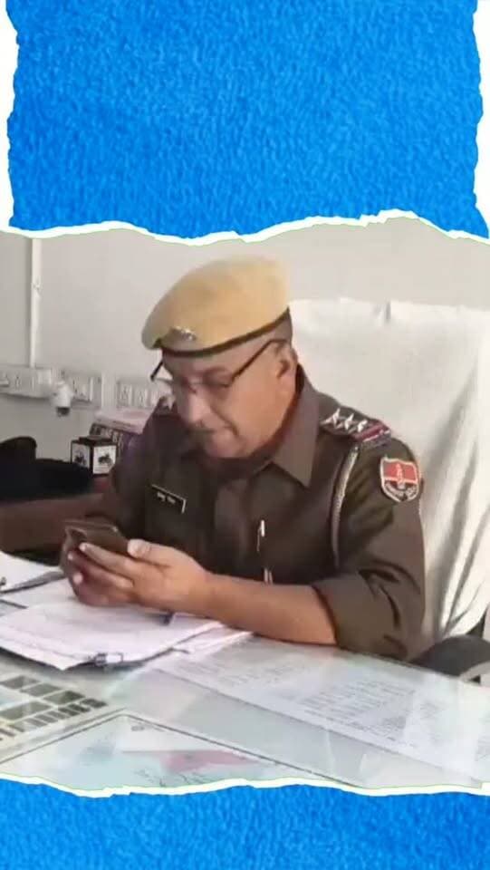 प्रतापगढ़ में 995 ग्राम गांजा जब्त, आरोपी गिरफ्तार; बिना नंबर की बाइक भी पकड़ी
प्रतापगढ़ में पुलिस की बड़ी कार्रवाई ऑपरेशन त्रिनेत्र के तहत थाना प्रतापगढ़ पुलिस ने 995 ग्राम अवैध गांजा जब्त कर एक आरोपी को गिरफ्तार किया है।
पुलिस के अनुसार, 30 अगस्त को बांसवाड़ा रोड बाईपास पर गश्त के दौरान एक युवक बिना नंबर की बाइक पर आता दिखाई दिया। पुलिस को देखकर वह बाइक वापस घुमाने लगा, जिस पर टीम ने उसे रोककर तलाशी ली।
तलाशी में बाइक की टंकी पर रखी थैली से 995 ग्राम गांजा बरामद हुआ। पुलिस ने गांजा और परिवहन में इस्तेमाल बाइक जब्त कर 24 वर्षीय फिरोज शेख निवासी बसाड़ को गिरफ्तार किया। मामले में एनडीपीएस एक्ट के तहत केस दर्ज कर जांच शुरू कर दी गई है।
#Pratapgarh #RajasthanPolice #GanjaSeized #NDPSAct #CrimeNews PoliceAction