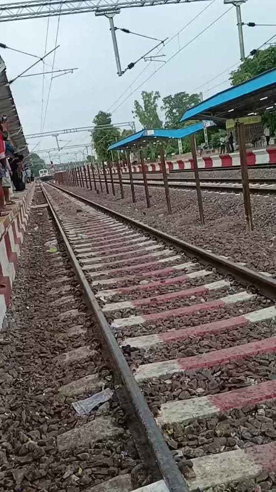 नेपालगंज रोड से बहराइच स्टेशन पर पहुँची नयी ट्रेन, गोंडा, बलरामपुर, गोरखपुर होकर वाराणसी जक्शन पहुंचेगी ट्रेन, यात्रियों को मिली सौगात ।