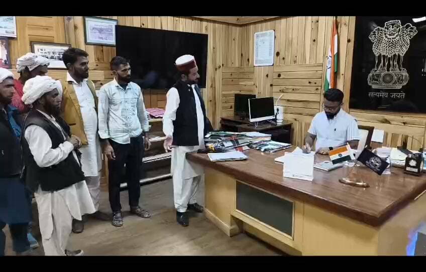 आसमानी बिजली गिरने से 15 भैंसों की मौत, प्रभावित परिवारों ने मांगी आर्थिक सहायता। Ajay Himachal News #highlight #ChambaNews #chamba