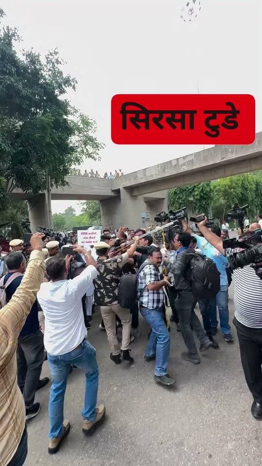 चंडीगढ़ में कांग्रेस विधायक दल की बैठक हुई। इसके बाद कांग्रेस विधायक राज्यपाल प्रो. असीम घोष से मिले और सत्र के पहले दिन हुए मिसबिहेव के विरोध में ज्ञापन सौंपा। राज्यपाल से मुलाकात के बाद हुड्डा ने कहा कि गवर्नर ने मामले की जांच कराने का आश्वासन दिया है। इसके बाद कांग्रेस विधायकों ने हाईकोर्ट चौक से विधानसभा तक रोष मार्च निकाला। इस दौरान विधानसभा गेट पर तैनात पुलिसकर्मियों और कुछ कांग्रेस विधायकों के बीच गहमागहमी भी हुई।