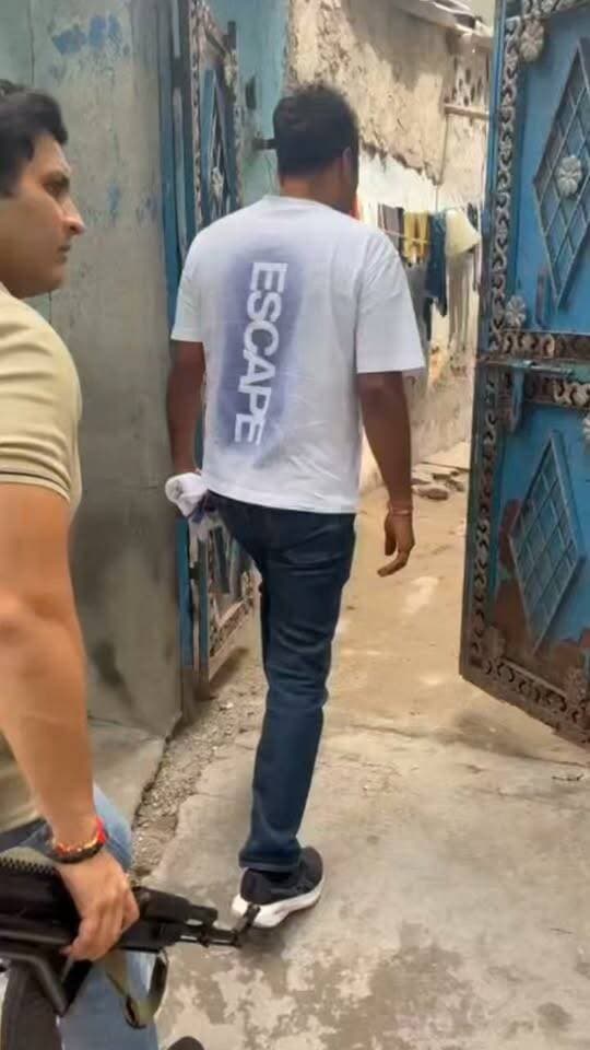 राहुल कॉलोनी में HSNCB की बड़ी कार्रवाई, नार्को डॉग ‘हैरी’ के साथ चला सघन तलाशी अभियान
#HSNCB #Faridabad #RahulColony #DrugFreeHaryana #NarcoticsControl #DrugAwareness #HaryanaPolice #NarcoticsControlBureau #HarryTheNarcodog Faridabad Police Department