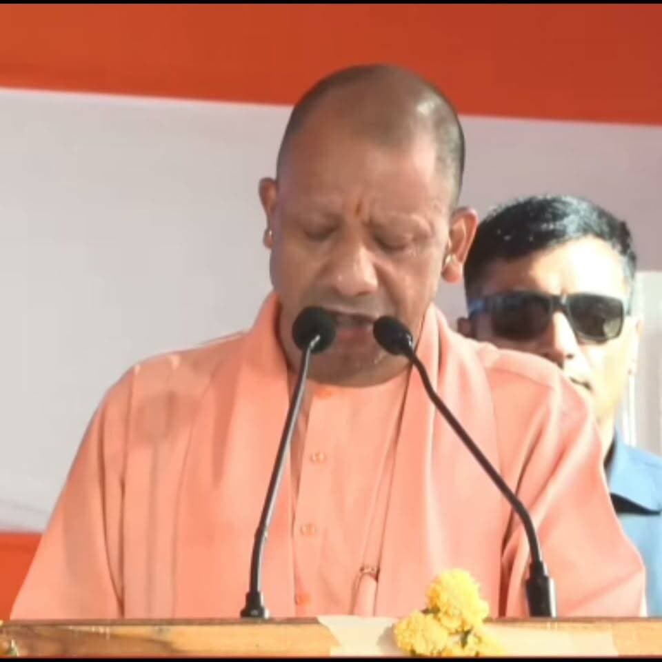 सही कहा पाल ( जगदंबिका पाल ) जी ने पिछली सरकारें हर जिले में माफिया पालती थीं, आज मेडिकल कॉलेज बन रहे, जब पटरी बड़ी होती है तो रास्ते बड़े होते हैं, जब रास्ते बड़े होते हैं तो बाजार भी बड़े होते हैं, जब बाजार बड़े होते हैं तो अवसर भी हमारे लिए बड़े होते हैं, और जब अवसर बड़े होते हैं तो संकल्पों की पूर्ति होने में देर नहीं लगती #MYogiAdityanath #jagdambikapal