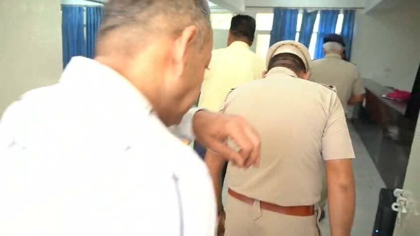 पंचकूला पुलिस लाइन में ढोल-नगाड़ों, तालियों और सम्मान के साथ विभाग के 4 कर्मियों की शानदार विदाई