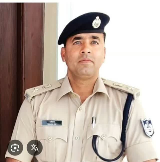 सोशल मीडिया पर आपत्तिजनक पोस्ट, एक आरोपी पर मामला दर्ज
मुरैना में सोशल मीडिया पर कथित रूप से आपत्तिजनक और सांप्रदायिक सौहार्द बिगाड़ने वाली पोस्ट करने के मामले में थाना माताबसैया पुलिस ने दतहरा गांव निवासी एक आरोपी के खिलाफ अपराध दर्ज किया है।
पुलिस के मुताबिक, ग्राम दतहरा निवासी आरोपी के खिलाफ अपराध क्रमांक 128/26 के तहत भारतीय न्याय संहिता की धारा 353(2) और आईटी एक्ट की धारा 67 में मामला दर्ज कर जांच शुरू की गई है।
पुलिस की साइबर और मीडिया सेल सोशल मीडिया पर भ्रामक एवं आपत्तिजनक सामग्री पर लगातार नजर रख रही है। पुलिस ने लोगों से अपील की है कि अफवाह या भड़काऊ पोस्ट को बिना सत्यापन के शेयर या फॉरवर्ड न करें और ऐसी सामग्री की सूचना तत्काल पुलिस को दें।