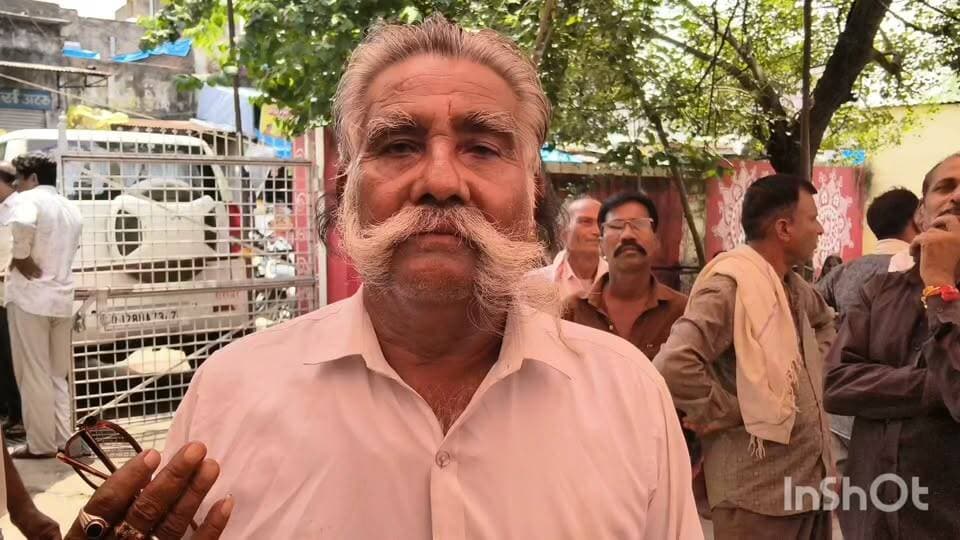 बागी,,,,,,
हम यूं ही नहीं हुए बागी,,,,,? अटरु नगर निकाय चुनाव में दोनों पार्टियों के बागीयों ने भी ठोकी ताल,,, ""अब या तो राजनीतिक मौत या फिर सरेंडर...?? """निर्णय भविष्य के गर्त में """ लेकिन सूनिए बागीयों की बुलंद आवाज़।।।।
#बारांकांग्रेस #बारांभाजपा #भाजपा #कांग्रेस #अटरू #बागी