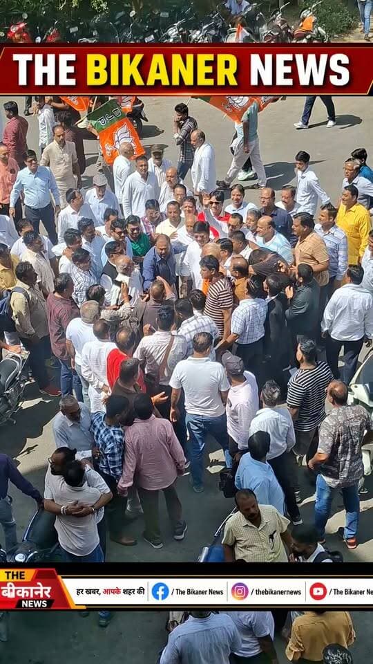वार्ड 73 कोंग्रेस से अनिल कल्ला ने समर्थकों के साथ भरा अपना नामांकन, कई देर चली नारेबाजी..
The Bikaner News के पेज को फॉलो जरूर करे।।