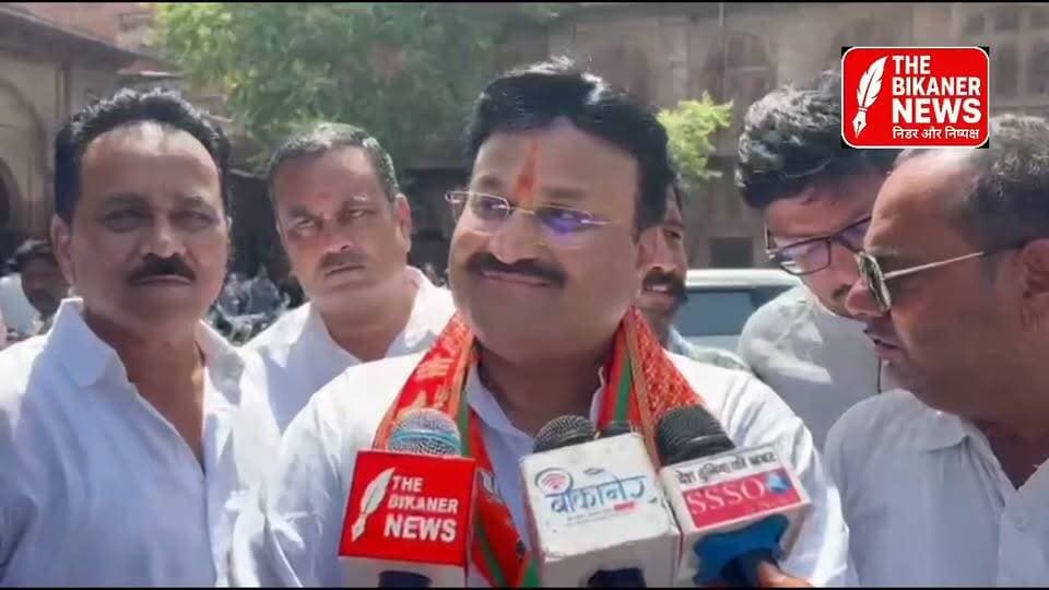 अपने वार्ड का नंबर भूले भाजपा के दिग्गज नेता दीपक पारीक, The Bikaner News के पत्रकार ने दिलाया याद....वार्ड 73 से भरा नामांकन.