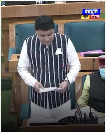पता करना चाहिए की कितना पैसा सरकार से जाता है और कितना आउटसोर्स के ठेकेदार के पास रह जाता है