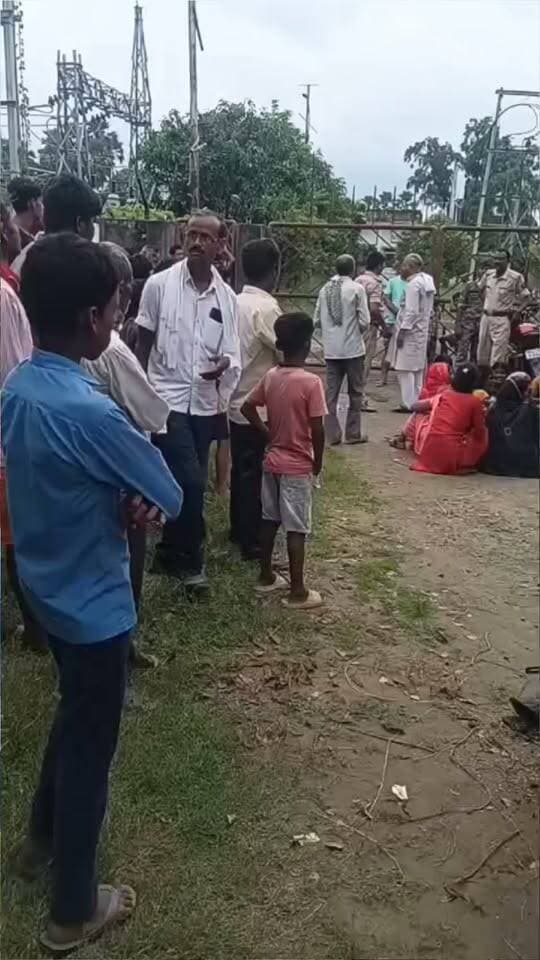 करंट लगने से लाइनमैन राधेश्याम की मौ/त, 2 घंटे तक मौ फिटर में रखा गया शव; मउ थानाध्यक्ष पियूष जेसवाल की पहल पर पोस्टमार्टम के लिए भेजा ! #bdbiharjharkhand