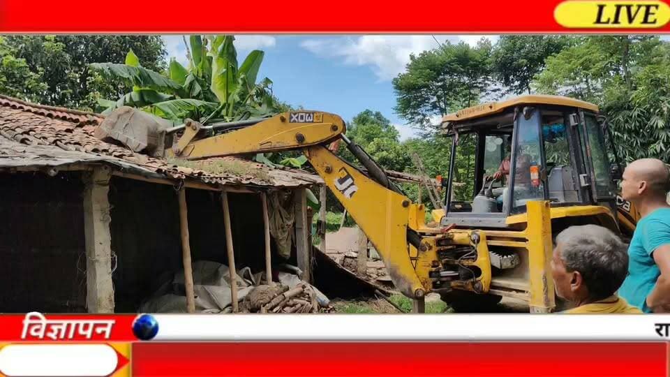 सिंहवाड़ा के पैगम्बरपुर में चला ‘सम्राट चौधरी का बुलडोजर’! 56 घरों को नोटिस, 25 साल पुराने आशियाने उजड़ने से मचा हड़कंप
#Singhwara #Paigamberpur #SamratChaudhary #BulldozerAction #Darbhanga #BiharNews #DarbhangaNews