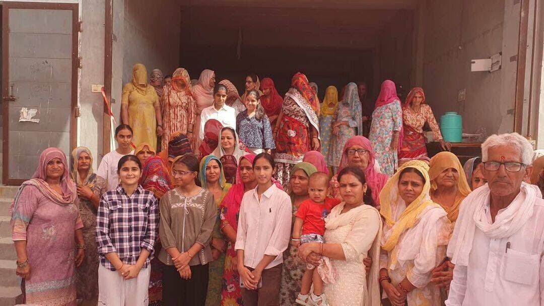 #संगरिया वार्ड नंबर 16 के उम्मीदवार वेद प्रकाश धारणिया के चुनाव कार्यालय का उद्घाटन ओम प्रकाश सहारण, बलवंत धारणिया, प्रहलाद राय धारणिया द्वारा किया गया, साथ में निवर्तमान पार्षद रामेश्वर शास्त्री, पूर्व पार्षद डेलू परिवार, पूर्व पार्षद छोटूराम एडवोकेट , मंगत राम मूंड सहित बड़ी संख्या में महिलाएं उपस्थित रही ।